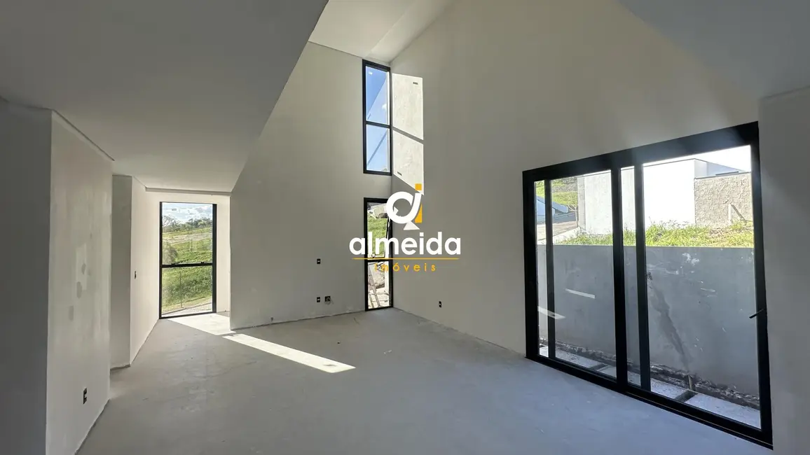 Casa com 3 quartos à venda, 290m2 em Tomazetti, Santa Maria - RS - imagem 2 Foto 2 de Casa com 3 quartos à venda, 290m2 em Tomazetti, Santa Maria - RS