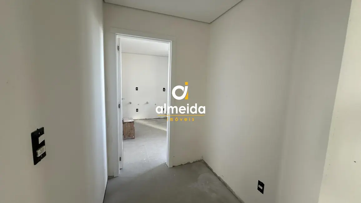 Casa com 3 quartos à venda, 290m2 em Tomazetti, Santa Maria - RS - imagem 9 Foto 9 de Casa com 3 quartos à venda, 290m2 em Tomazetti, Santa Maria - RS