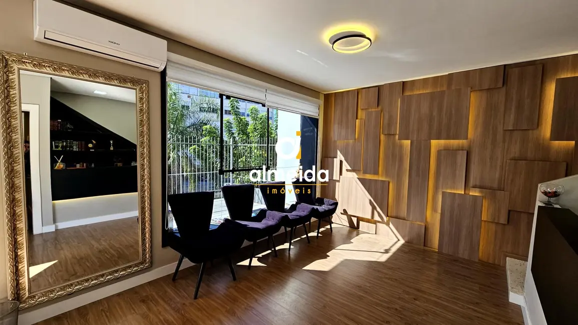 Sala Comercial com 9 quartos para alugar, 234m2 em Nossa Senhora de Lourdes, Santa Maria - RS - imagem 1 Foto 1 de Sala Comercial com 9 quartos para alugar, 234m2 em Nossa Senhora de Lourdes, Santa Maria - RS