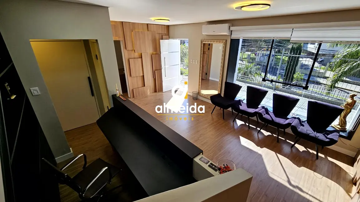 Sala Comercial com 9 quartos para alugar, 234m2 em Nossa Senhora de Lourdes, Santa Maria - RS - imagem 2 Foto 2 de Sala Comercial com 9 quartos para alugar, 234m2 em Nossa Senhora de Lourdes, Santa Maria - RS