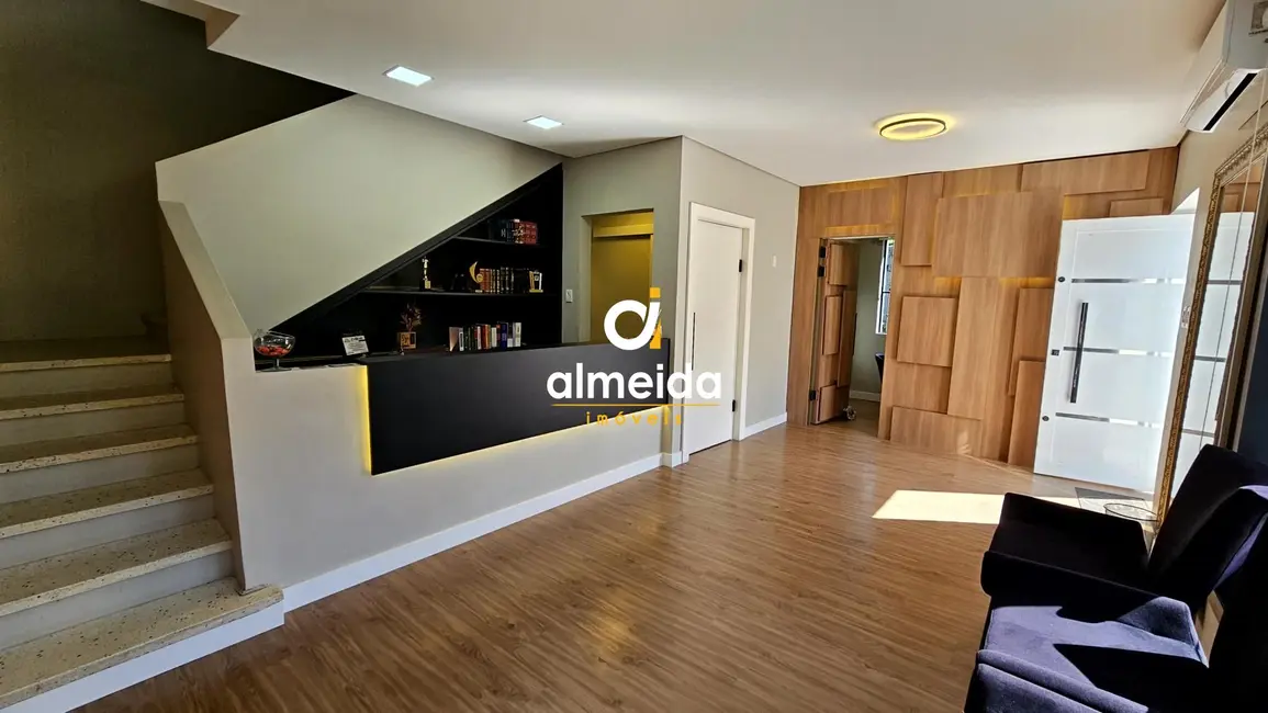 Sala Comercial com 9 quartos para alugar, 234m2 em Nossa Senhora de Lourdes, Santa Maria - RS - imagem 3 Foto 3 de Sala Comercial com 9 quartos para alugar, 234m2 em Nossa Senhora de Lourdes, Santa Maria - RS