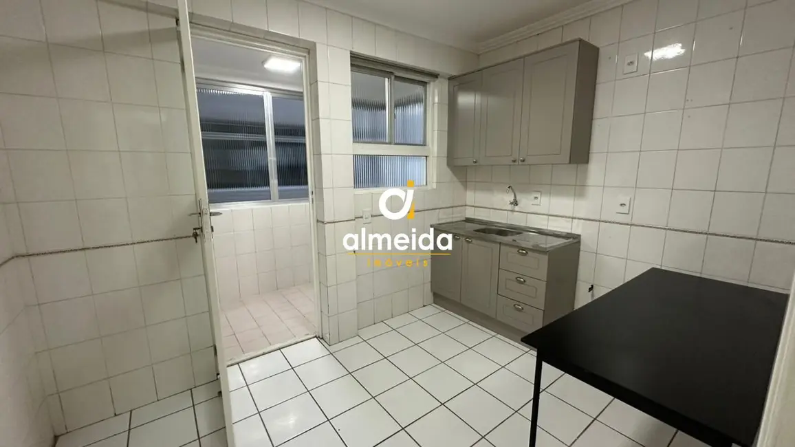 Apartamento com 2 quartos para alugar, 80m2 em Centro, Santa Maria - RS - imagem 8 Foto 8 de Apartamento com 2 quartos para alugar, 80m2 em Centro, Santa Maria - RS
