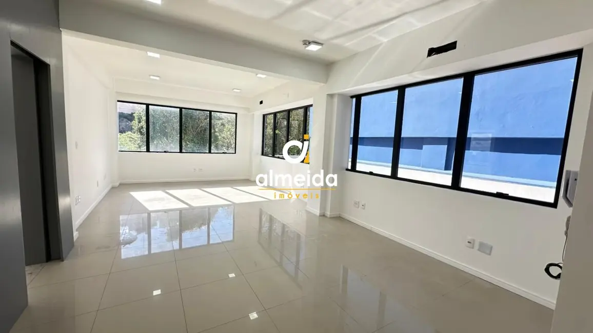 Foto 1 de Sala Comercial com 1 quarto para alugar, 46m2 em Nossa Senhora das Dores, Santa Maria - RS