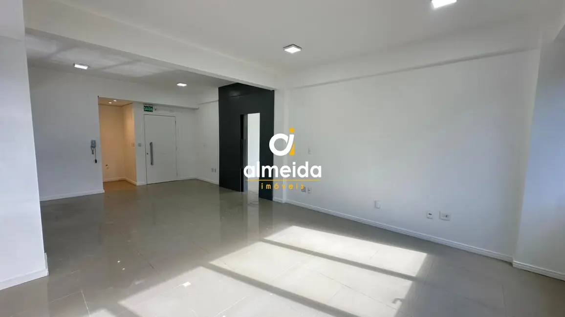 Sala Comercial com 1 quarto para alugar, 46m2 em Nossa Senhora das Dores, Santa Maria - RS - imagem 3 Foto 3 de Sala Comercial com 1 quarto para alugar, 46m2 em Nossa Senhora das Dores, Santa Maria - RS