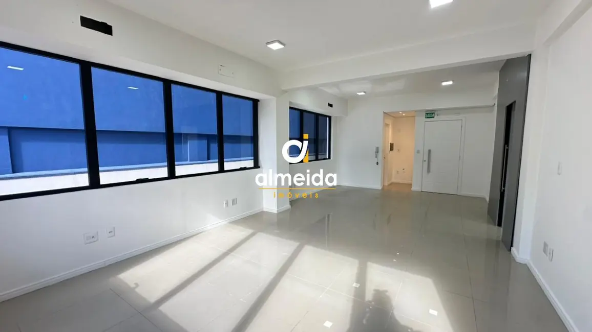 Sala Comercial com 1 quarto para alugar, 46m2 em Nossa Senhora das Dores, Santa Maria - RS - imagem 2 Foto 2 de Sala Comercial com 1 quarto para alugar, 46m2 em Nossa Senhora das Dores, Santa Maria - RS