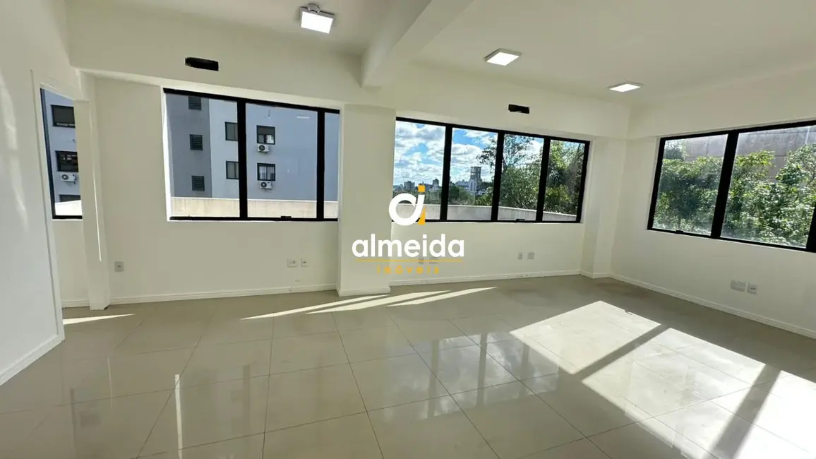 Sala Comercial com 1 quarto para alugar, 46m2 em Nossa Senhora das Dores, Santa Maria - RS - imagem 3 Foto 3 de Sala Comercial com 1 quarto para alugar, 46m2 em Nossa Senhora das Dores, Santa Maria - RS