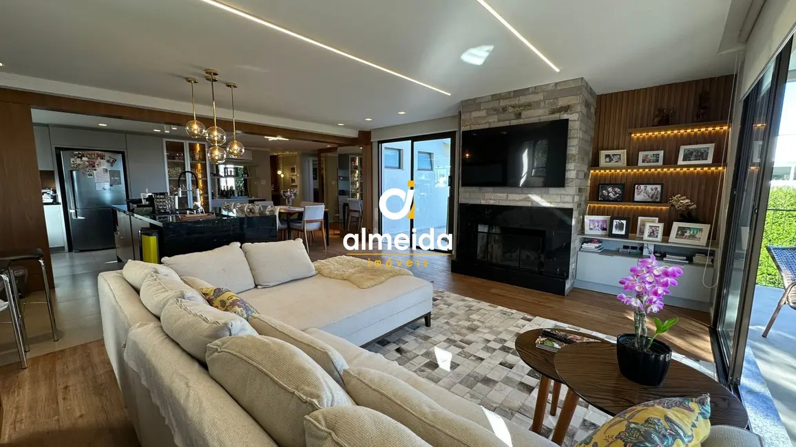 Casa com 3 quartos à venda, 283m2 em Tomazetti, Santa Maria - RS - imagem 8 Foto 8 de Casa com 3 quartos à venda, 283m2 em Tomazetti, Santa Maria - RS