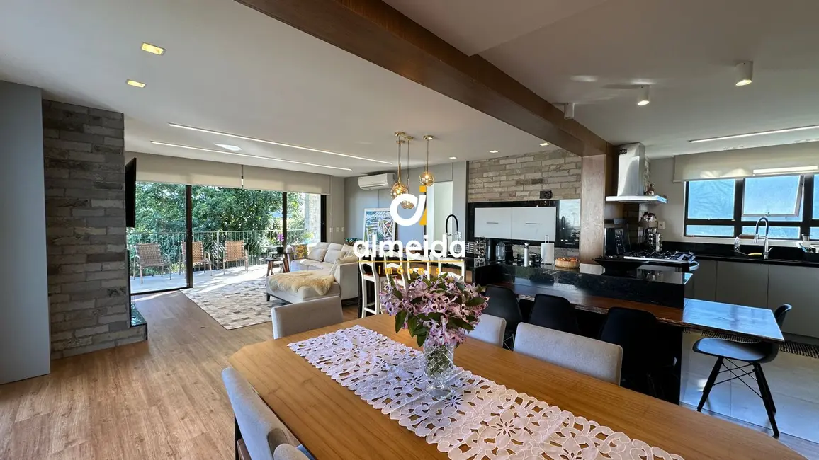 Casa com 3 quartos à venda, 283m2 em Tomazetti, Santa Maria - RS - imagem 2 Foto 2 de Casa com 3 quartos à venda, 283m2 em Tomazetti, Santa Maria - RS