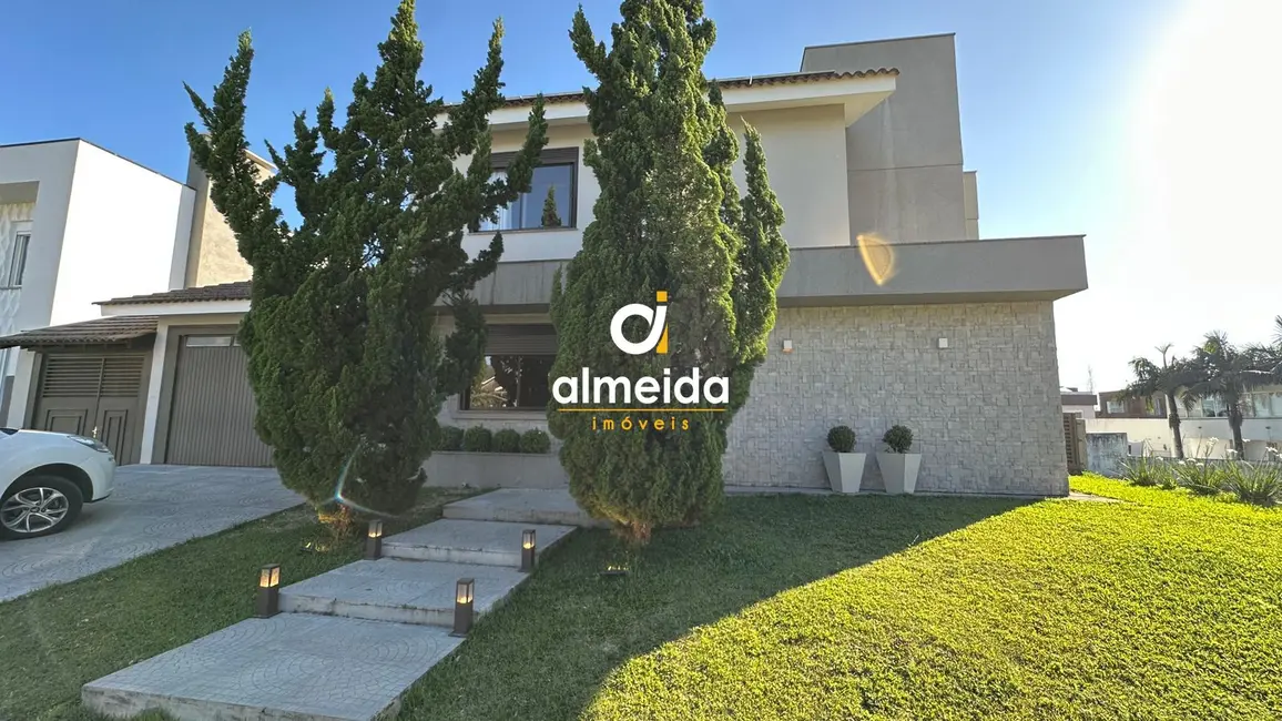 Casa com 3 quartos à venda, 283m2 em Tomazetti, Santa Maria - RS - imagem 1 Foto 1 de Casa com 3 quartos à venda, 283m2 em Tomazetti, Santa Maria - RS