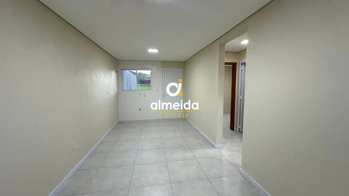 Casa com 2 quartos à venda, 50m2 em Tomazetti, Santa Maria - RS - imagem 3 Foto 3 de Casa com 2 quartos à venda, 50m2 em Tomazetti, Santa Maria - RS