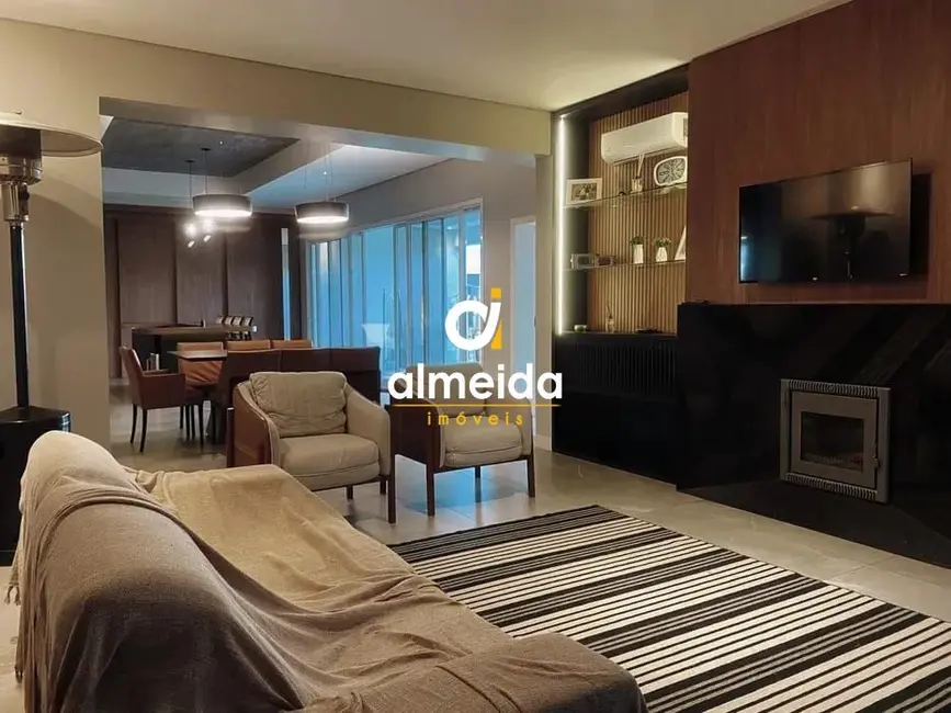 Foto 7 de Casa com 4 quartos à venda, 362m2 em São José, Santa Maria - RS