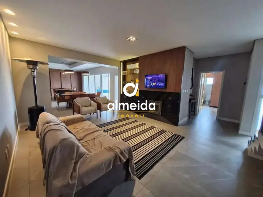 Foto 8 de Casa com 4 quartos à venda, 362m2 em São José, Santa Maria - RS