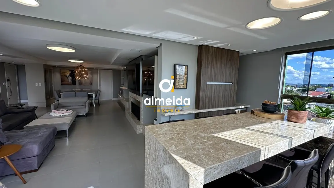 Foto 6 de Apartamento com 3 quartos à venda, 181m2 em Nossa Senhora Medianeira, Santa Maria - RS
