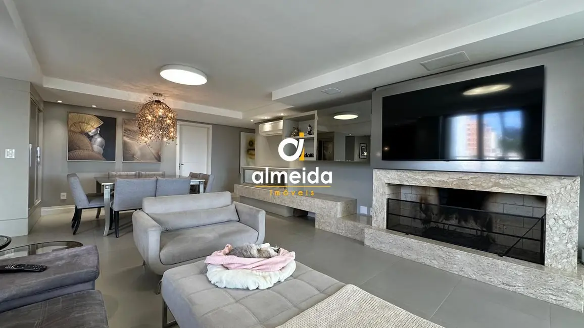 Foto 9 de Apartamento com 3 quartos à venda, 181m2 em Nossa Senhora Medianeira, Santa Maria - RS