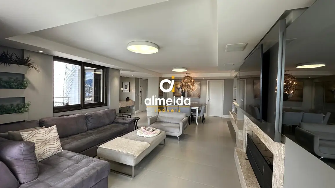 Foto 7 de Apartamento com 3 quartos à venda, 181m2 em Nossa Senhora Medianeira, Santa Maria - RS