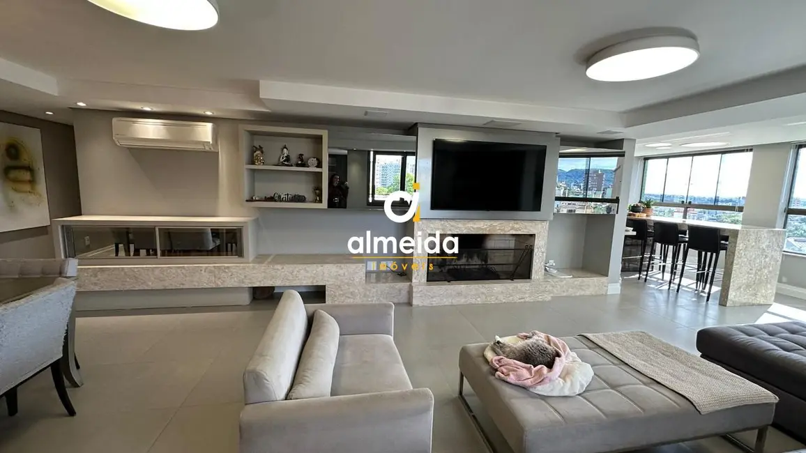 Foto 4 de Apartamento com 3 quartos à venda, 181m2 em Nossa Senhora Medianeira, Santa Maria - RS