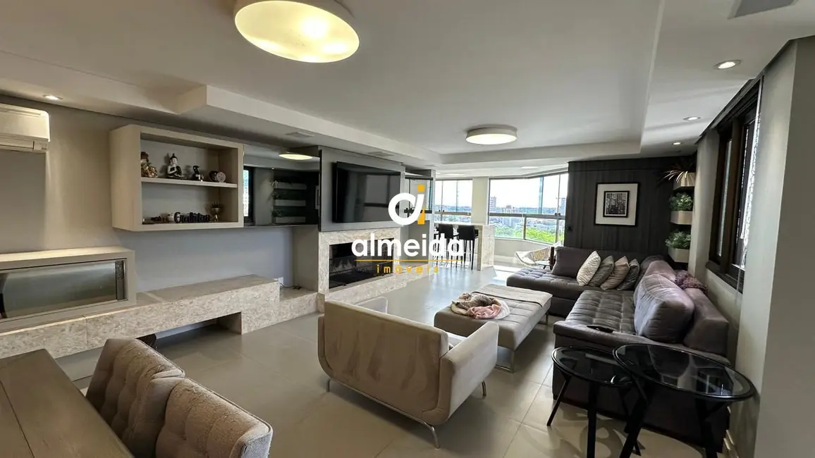 Foto 3 de Apartamento com 3 quartos à venda, 181m2 em Nossa Senhora Medianeira, Santa Maria - RS