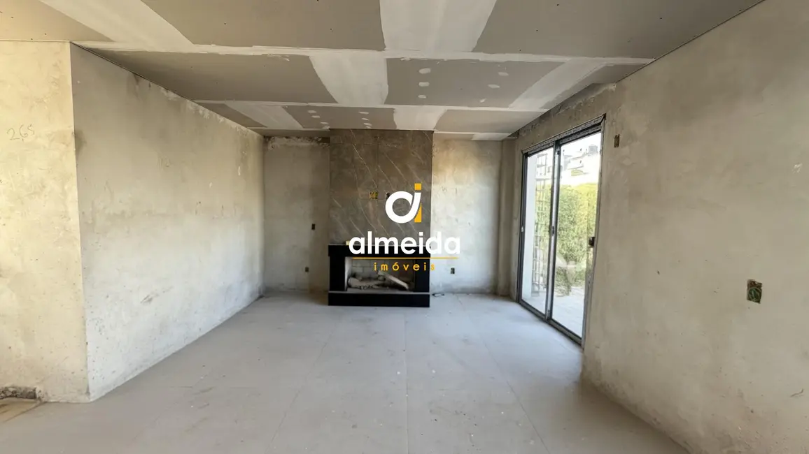 Foto 7 de Casa com 3 quartos à venda, 200m2 em Tomazetti, Santa Maria - RS