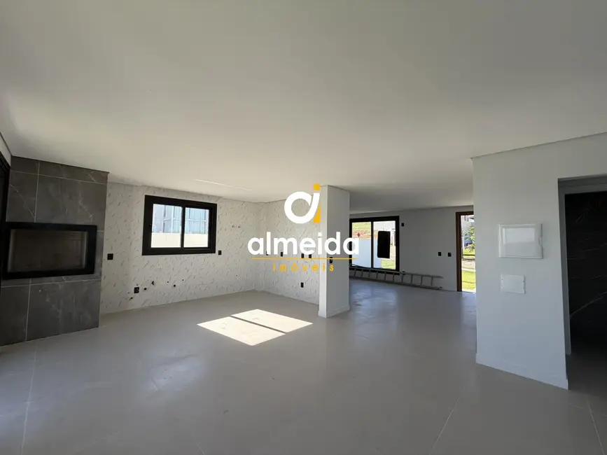 Foto 6 de Casa com 3 quartos à venda, 200m2 em Tomazetti, Santa Maria - RS