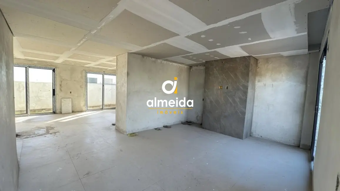 Foto 3 de Casa com 3 quartos à venda, 200m2 em Tomazetti, Santa Maria - RS