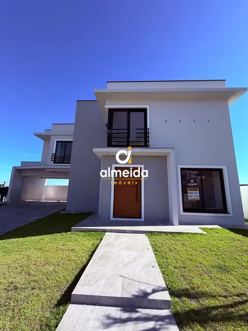 Foto 2 de Casa com 3 quartos à venda, 200m2 em Tomazetti, Santa Maria - RS