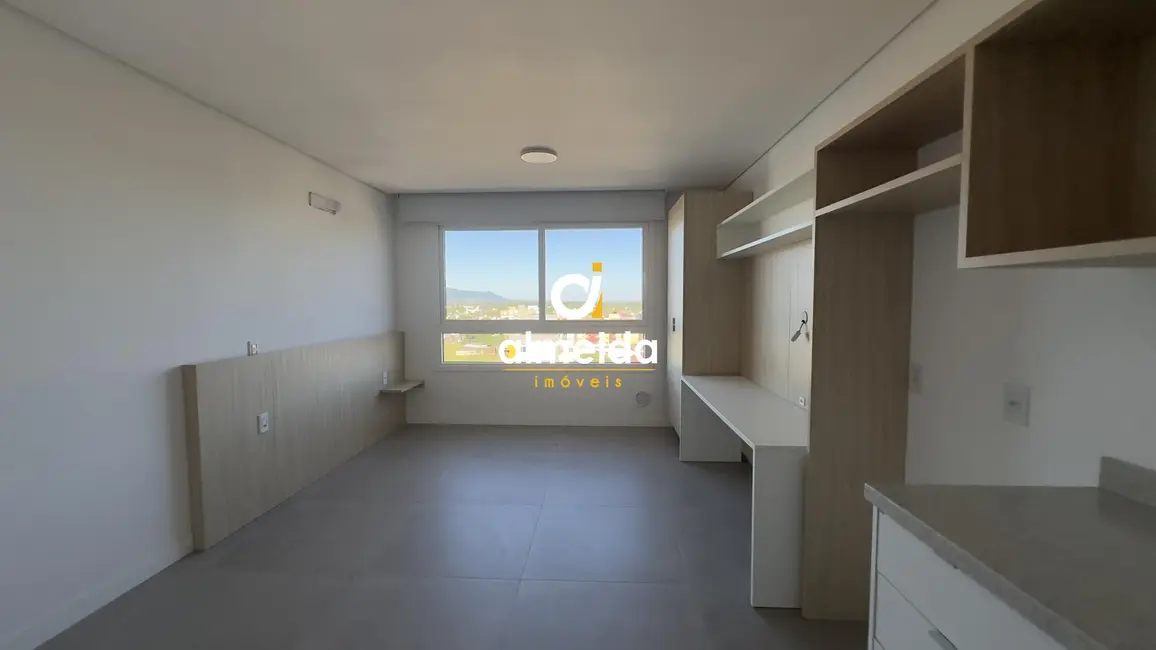 Foto 3 de Apartamento com 1 quarto para alugar, 28m2 em Camobi, Santa Maria - RS