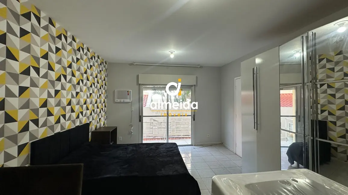 Foto 2 de Kitnet à venda, 32m2 em Menino Jesus, Santa Maria - RS