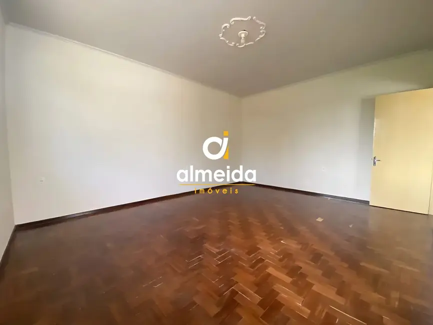 Foto 4 de Casa com 4 quartos à venda, 159m2 em Nossa Senhora do Perpétuo Socorro, Santa Maria - RS