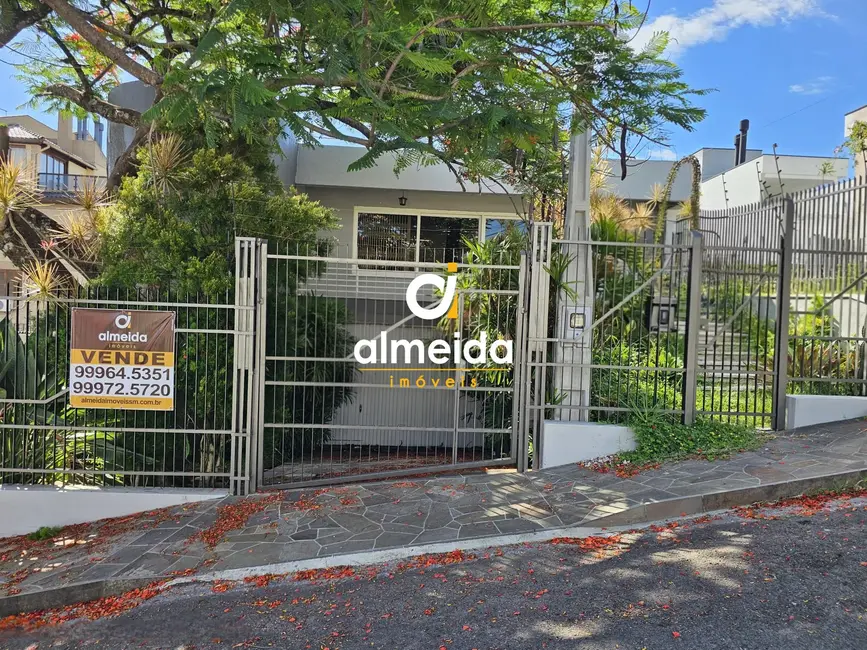 Foto 1 de Casa com 3 quartos à venda, 375m2 em Nossa Senhora de Lourdes, Santa Maria - RS