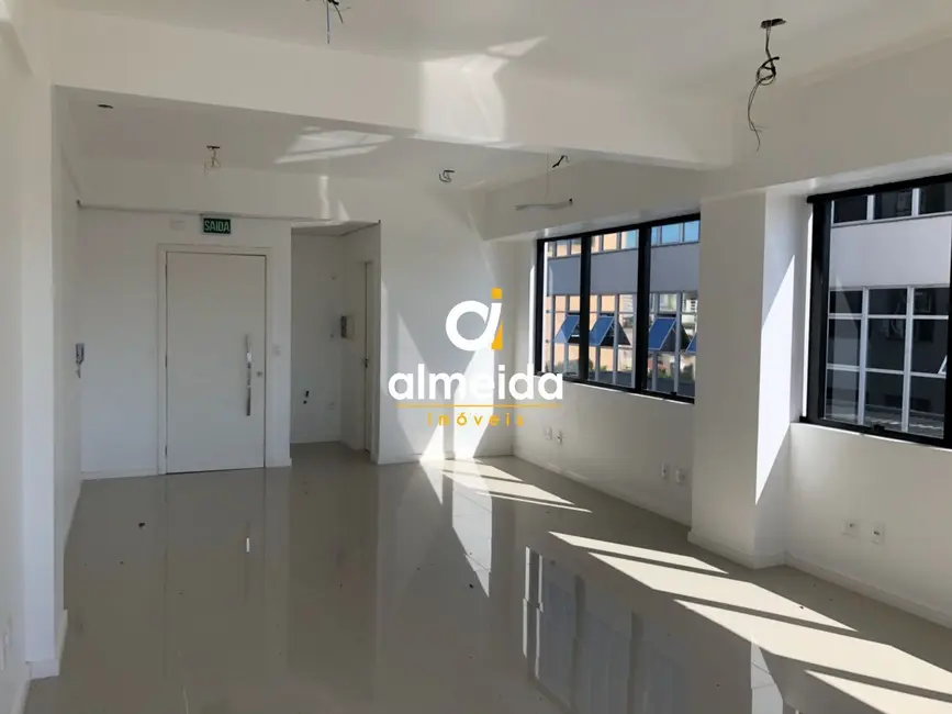 Sala Comercial com 1 quarto para alugar, 34m2 em Nossa Senhora das Dores, Santa Maria - RS - imagem 4 Foto 4 de Sala Comercial com 1 quarto para alugar, 34m2 em Nossa Senhora das Dores, Santa Maria - RS
