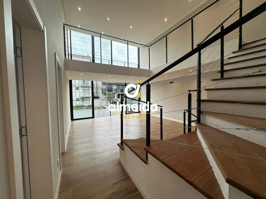 Casa com 5 quartos à venda, 330m2 em Nossa Senhora das Dores, Santa Maria - RS - imagem 4 Foto 4 de Casa com 5 quartos à venda, 330m2 em Nossa Senhora das Dores, Santa Maria - RS