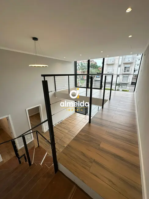 Casa com 5 quartos à venda, 330m2 em Nossa Senhora das Dores, Santa Maria - RS - imagem 7 Foto 7 de Casa com 5 quartos à venda, 330m2 em Nossa Senhora das Dores, Santa Maria - RS