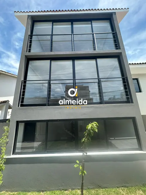 Casa com 5 quartos à venda, 330m2 em Nossa Senhora das Dores, Santa Maria - RS - imagem 3 Foto 3 de Casa com 5 quartos à venda, 330m2 em Nossa Senhora das Dores, Santa Maria - RS