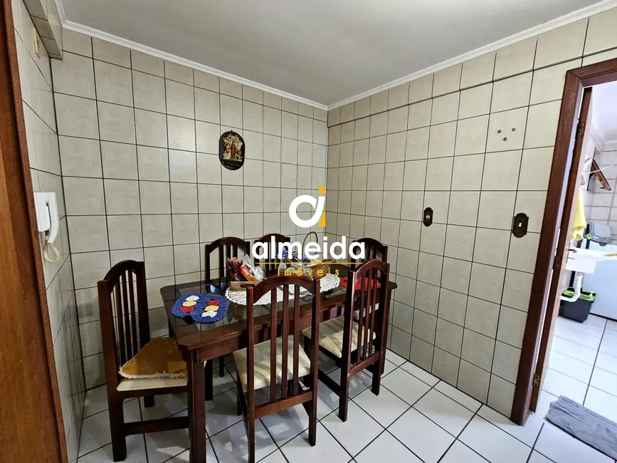 Apartamento com 3 quartos para alugar, 104m2 em Nossa Senhora de Fátima, Santa Maria - RS - imagem 9 Foto 9 de Apartamento com 3 quartos para alugar, 104m2 em Nossa Senhora de Fátima, Santa Maria - RS