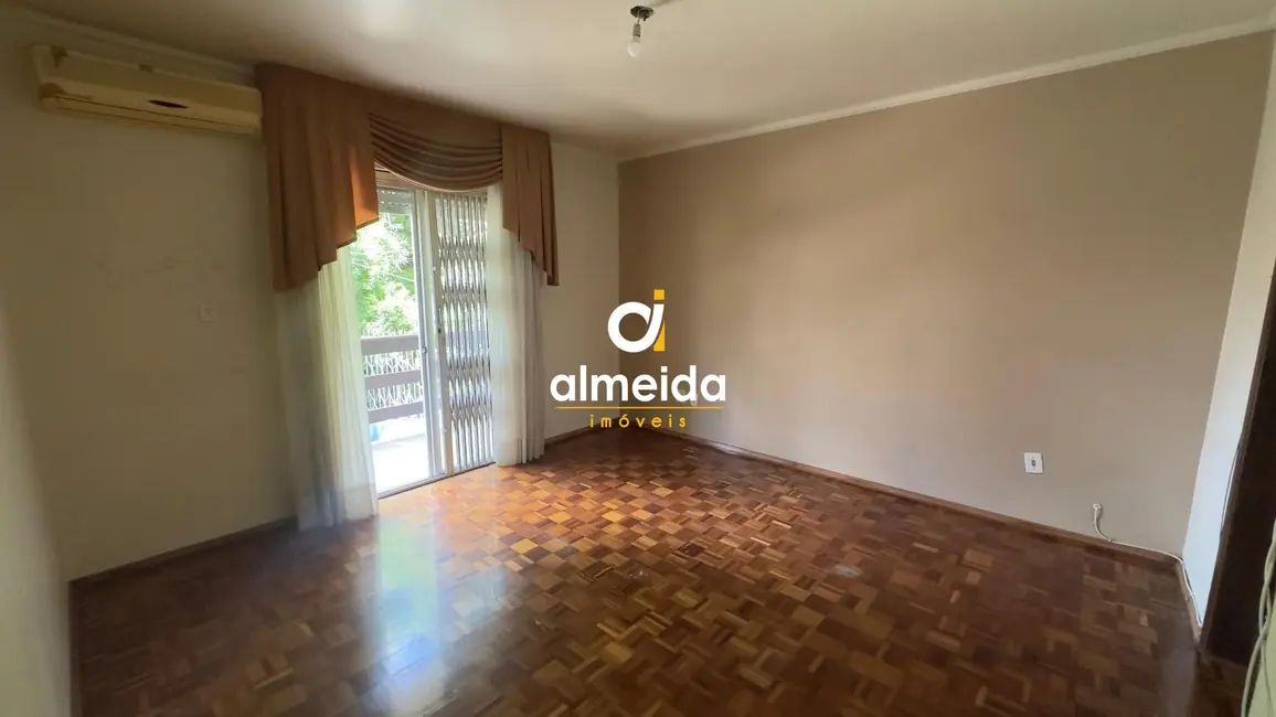Apartamento com 3 quartos para alugar, 150m2 em Nossa Senhora de Lourdes, Santa Maria - RS - imagem 2 Foto 2 de Apartamento com 3 quartos para alugar, 150m2 em Nossa Senhora de Lourdes, Santa Maria - RS
