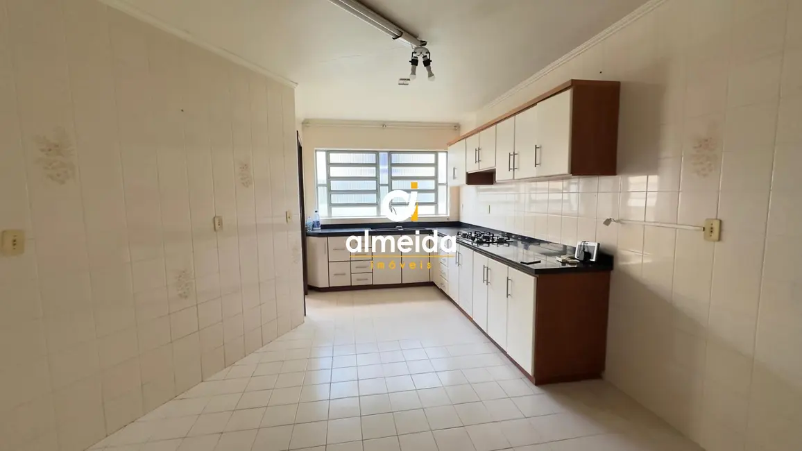 Apartamento com 3 quartos para alugar, 150m2 em Nossa Senhora de Lourdes, Santa Maria - RS - imagem 9 Foto 9 de Apartamento com 3 quartos para alugar, 150m2 em Nossa Senhora de Lourdes, Santa Maria - RS