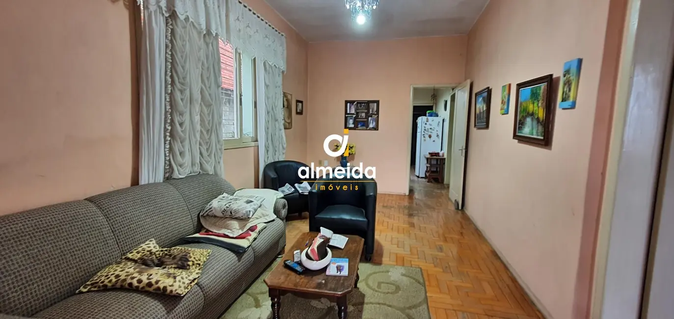 Foto 2 de Casa com 4 quartos à venda, 203m2 em Nossa Senhora de Lourdes, Santa Maria - RS