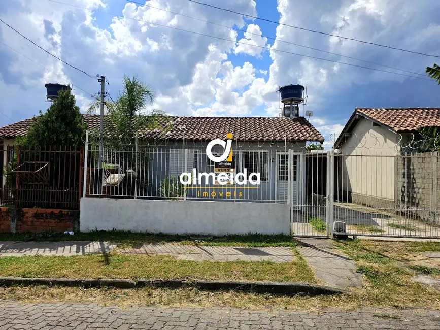 Foto 1 de Casa com 2 quartos à venda, 40m2 em Diácono João Luiz Pozzobon, Santa Maria - RS