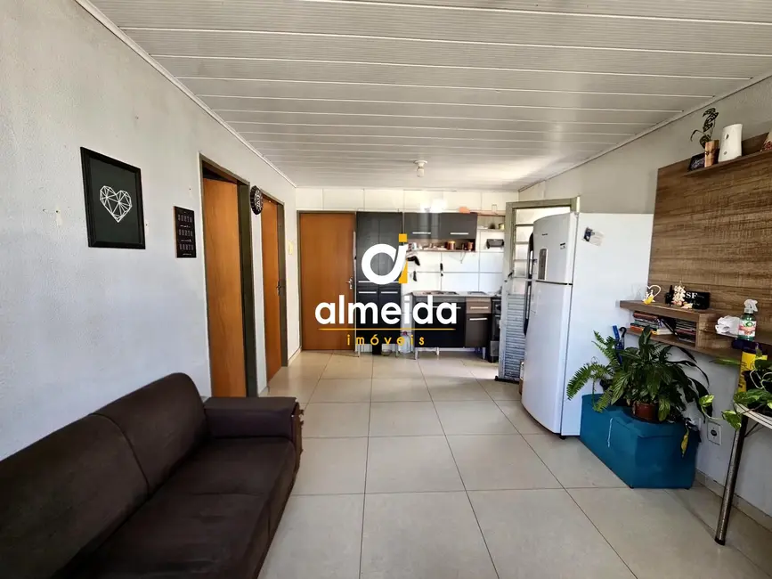 Foto 3 de Casa com 2 quartos à venda, 40m2 em Diácono João Luiz Pozzobon, Santa Maria - RS