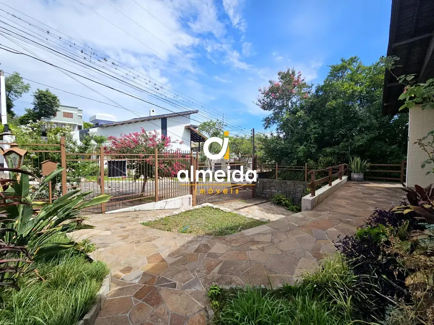 Foto 3 de Casa com 4 quartos à venda, 290m2 em Nossa Senhora de Lourdes, Santa Maria - RS