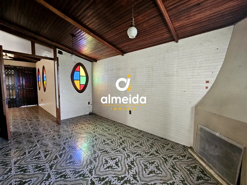 Foto 9 de Casa com 4 quartos à venda, 290m2 em Nossa Senhora de Lourdes, Santa Maria - RS