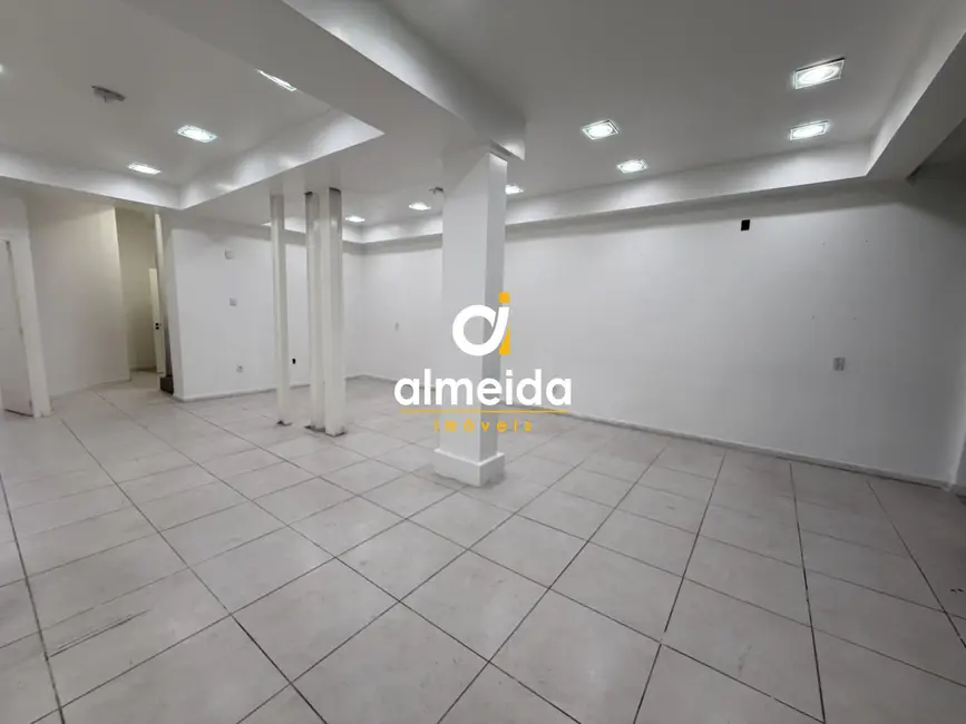 Sala Comercial com 3 quartos para alugar, 155m2 em Centro, Santa Maria - RS - imagem 2 Foto 2 de Sala Comercial com 3 quartos para alugar, 155m2 em Centro, Santa Maria - RS