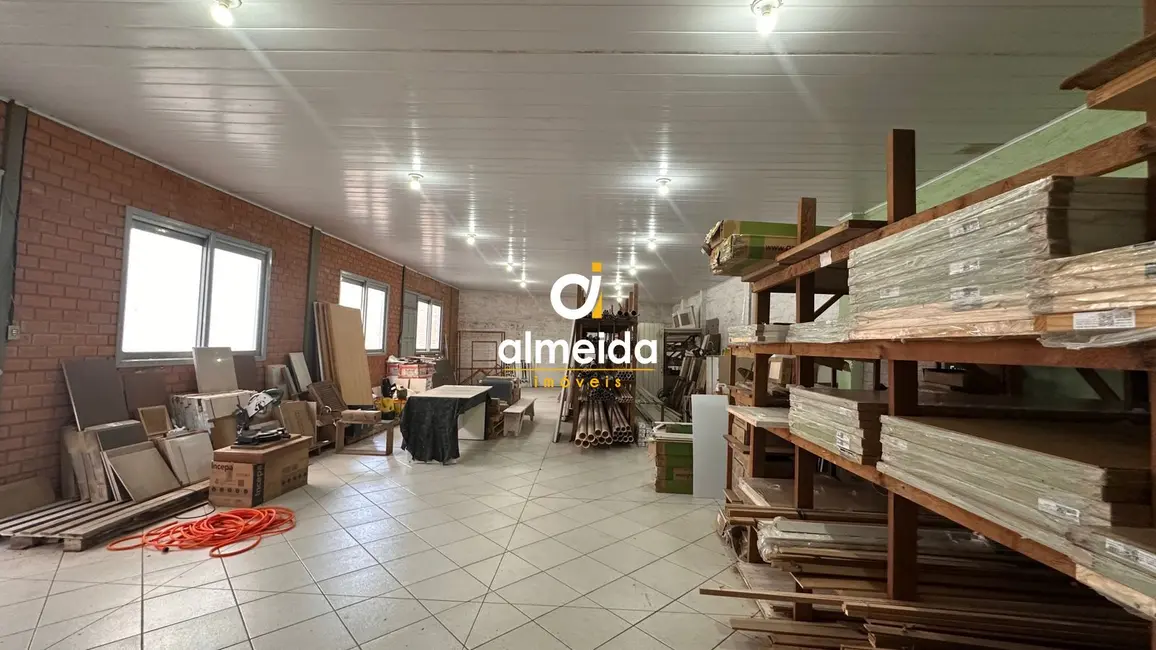 Foto 2 de Loja com 3 quartos para alugar, 250m2 em Duque de Caxias, Santa Maria - RS