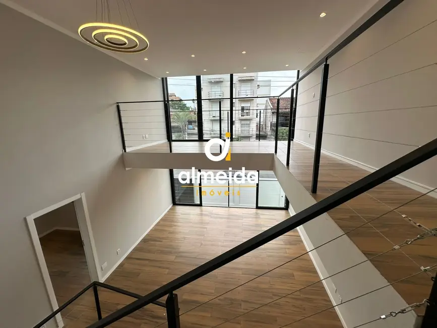 Foto 6 de Casa com 5 quartos à venda, 330m2 em Nossa Senhora Medianeira, Santa Maria - RS