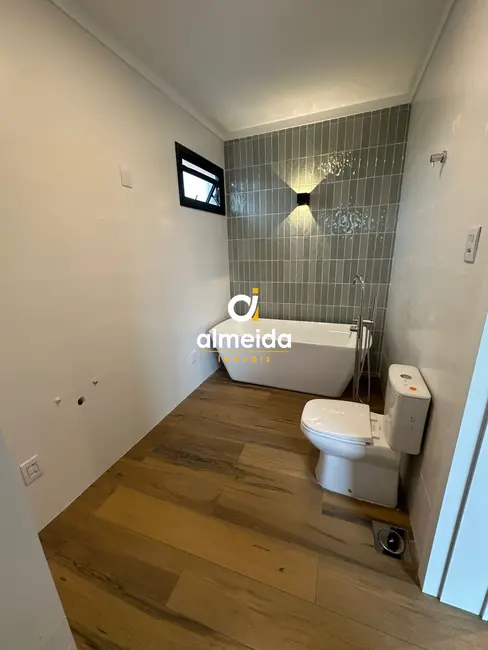 Foto 9 de Casa com 5 quartos à venda, 330m2 em Nossa Senhora Medianeira, Santa Maria - RS