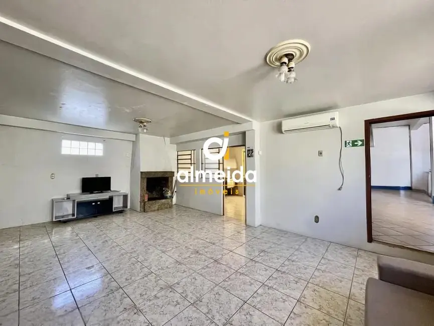 Foto 2 de Casa com 6 quartos à venda, 375m2 em Duque de Caxias, Santa Maria - RS