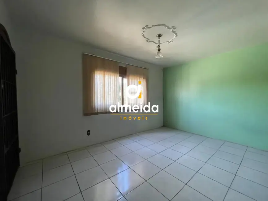 Foto 3 de Casa com 6 quartos à venda, 375m2 em Duque de Caxias, Santa Maria - RS