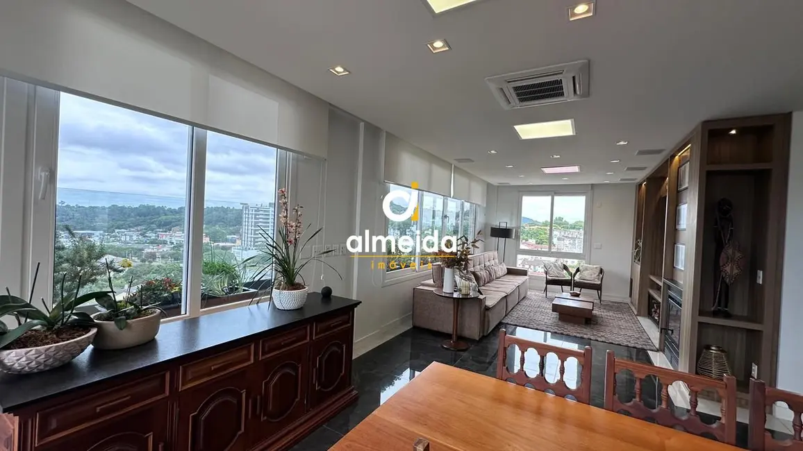 Foto 9 de Cobertura com 3 quartos à venda, 430m2 em Km 3, Santa Maria - RS