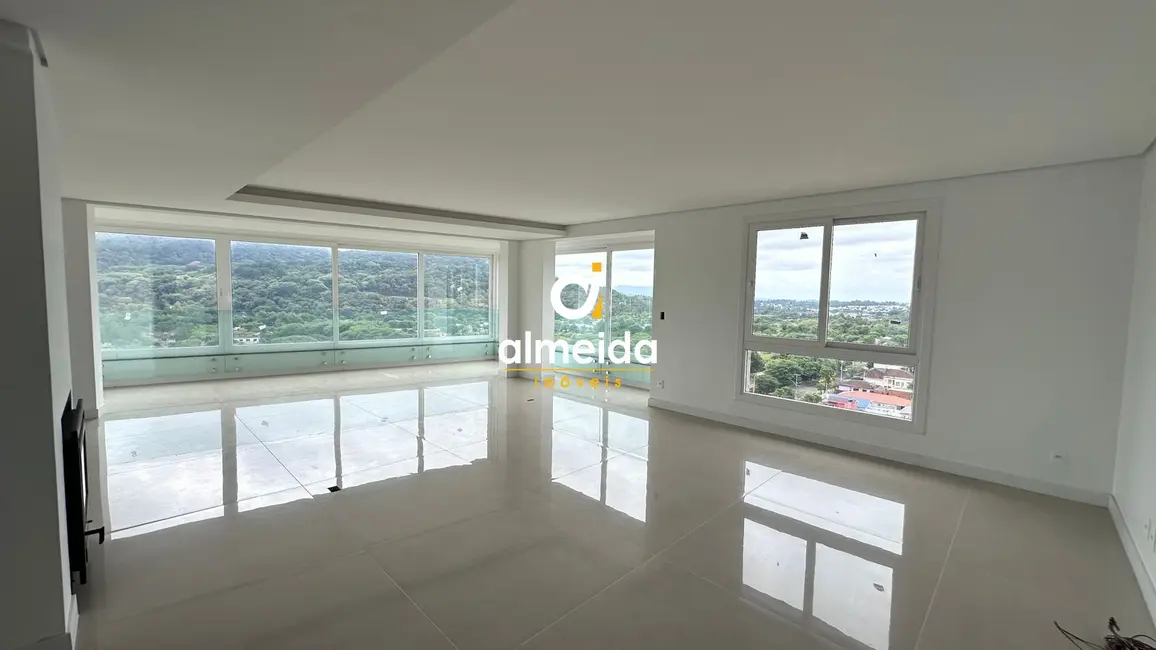 Foto 2 de Apartamento com 3 quartos à venda, 260m2 em Km 3, Santa Maria - RS