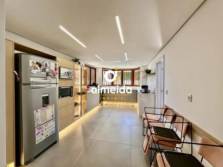 Foto 8 de Casa com 4 quartos à venda, 309m2 em Nossa Senhora de Lourdes, Santa Maria - RS